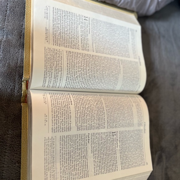 Vintage ‘74-‘75, 1970 Copyright New American Bible Catholic Heirloom Edition. - Picture 13 of 16